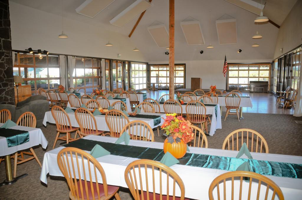 Bend-Sunriver Camping Resort Wheelchair Accessible Yurt 13 Экстерьер фото